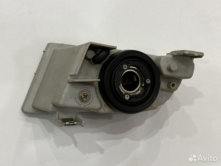 Фара противотуманная Toyota Estima 2000-2004 RH