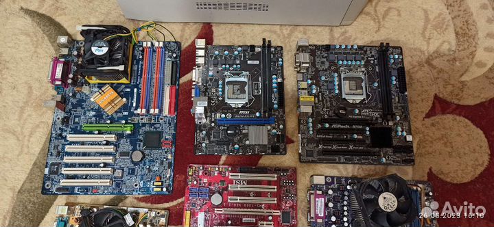 Много материнских плат
