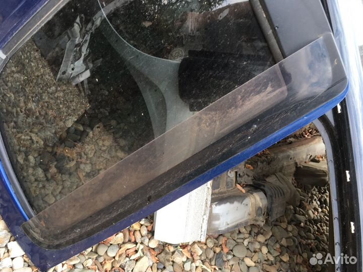 Toyota funcargo ветровик задний. Оригинал