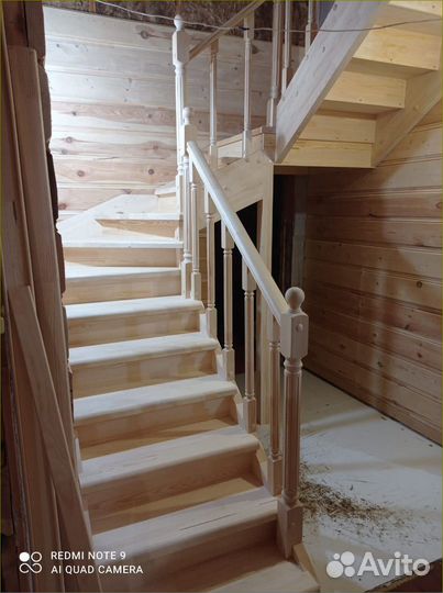 Лестница деревянная