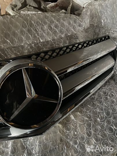 Решетка радиатора Mercedes Benz W207