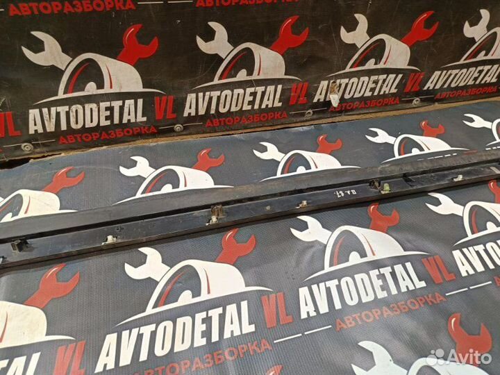 Молдинг двери передний левый Volkswagen Passat B5