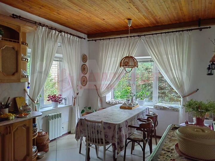 Дом 183,4 м² на участке 6 сот.