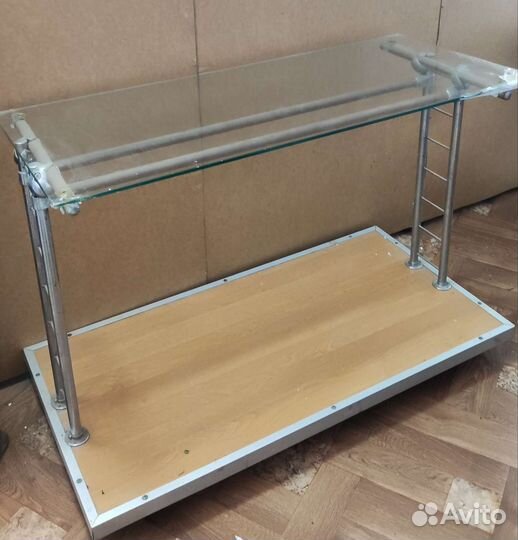 Стол-витрина в магазин