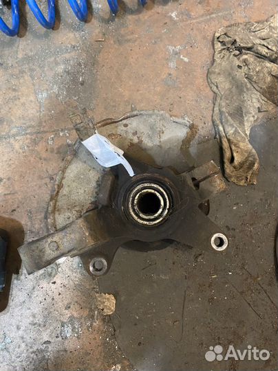 Киа спектра 2008г кулак поворотный передний левый