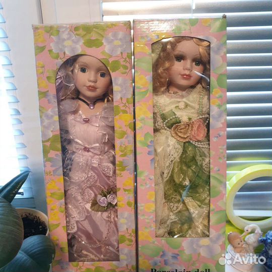 Кукла фарфоровая