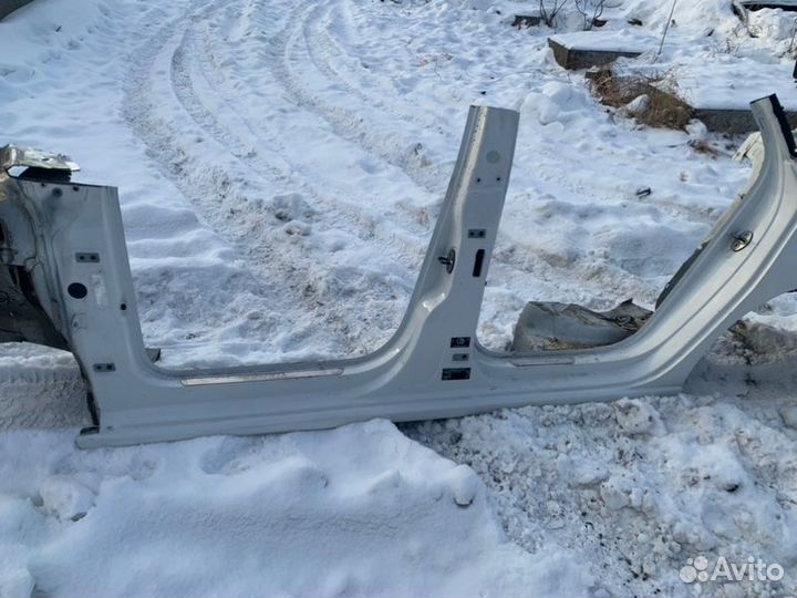 Боковина кузова Volkswagen Polo sedan (MK5) cfna