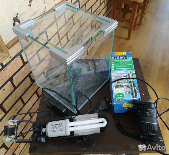 Аквариум Aquael 10 литров (с комплектом)