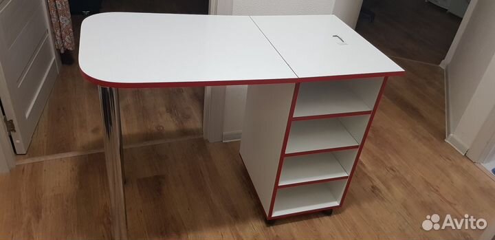 Стол манюкюрный