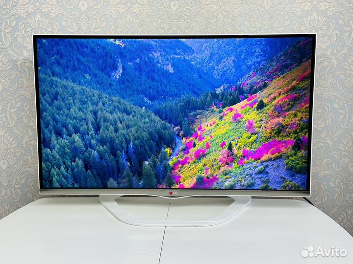 Безрамочный LG 42LA667V SmartTV