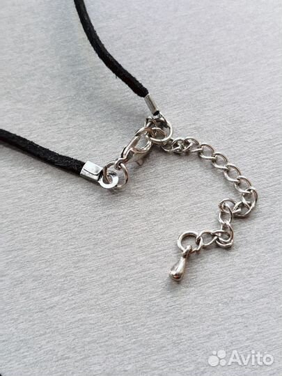 Украшение с подвеской в виде перьев