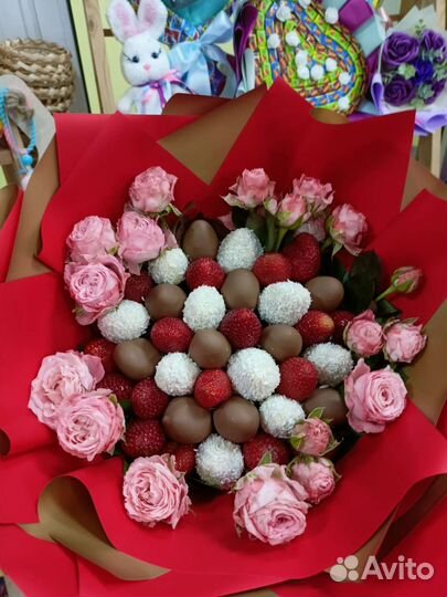 Клубника в шоколаде+цветы
