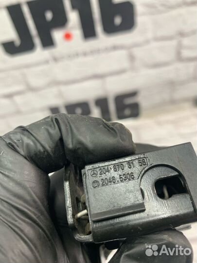 Замок капота правый Mercedes-Benz С-Clas W204 M271