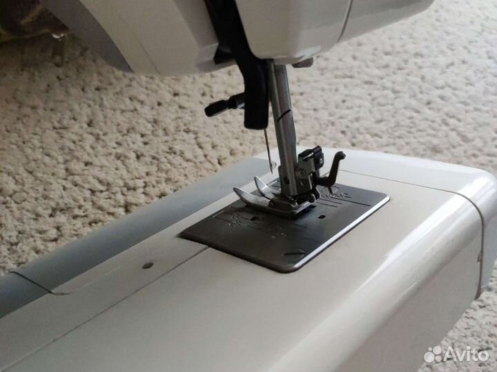 Электрическая швейная машина Janome 2039