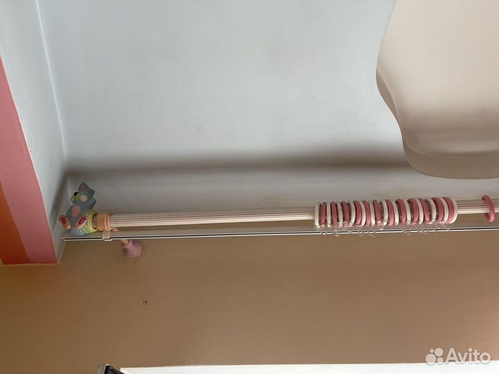 Карниз детский розовый с игрушками