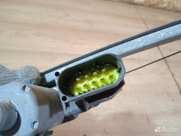 Стеклоподъемник электрический задний правый