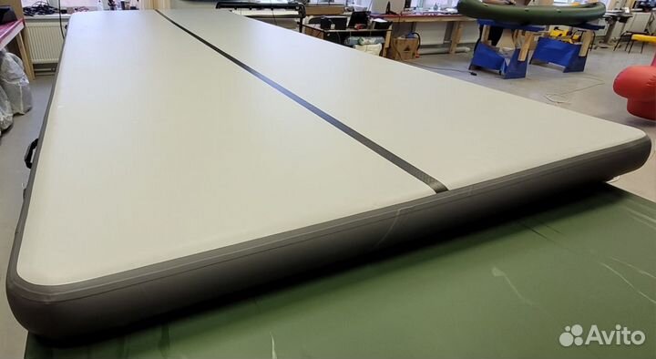 Надувной гимнастический мат