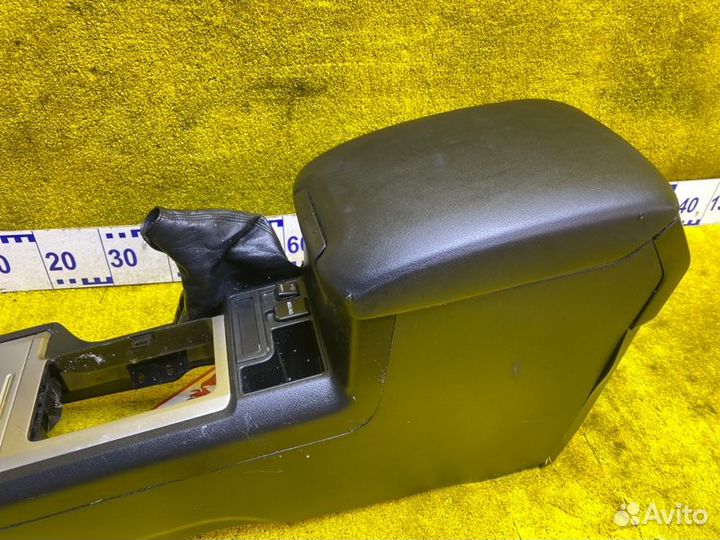 Бардачок между сиденьями передний Toyota Land