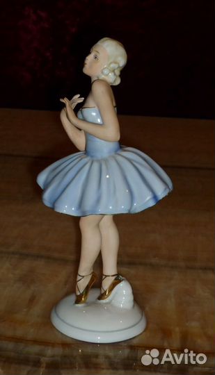 Статуэтка фарфоровая 