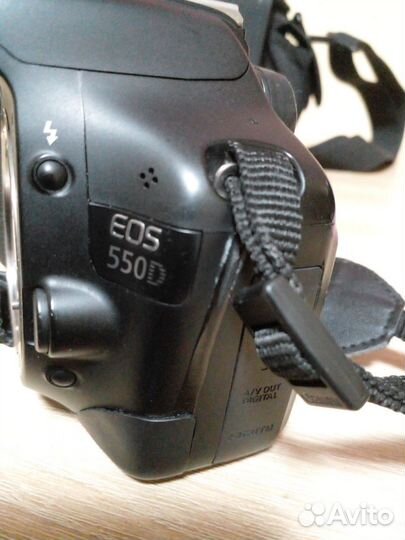 Зеркальный фотоаппарат canon EOS 550D