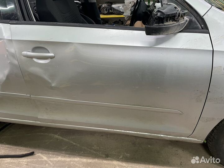 Дверь передняя правая skoda rapid
