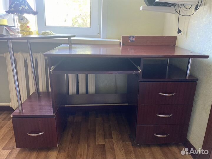 Письменный стол