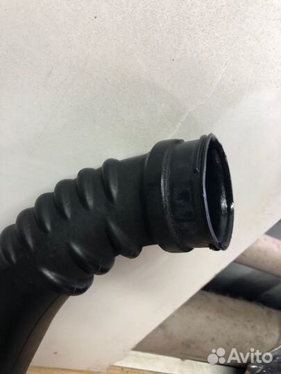 Патрубок интеркулера Volvo V60 S60 2011