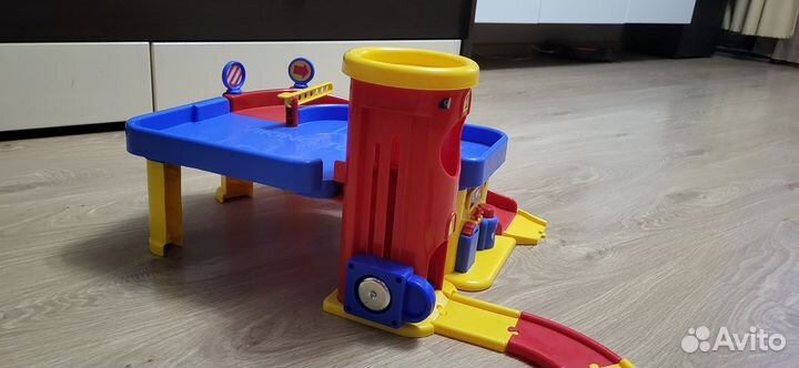 Детская парковка для машинок