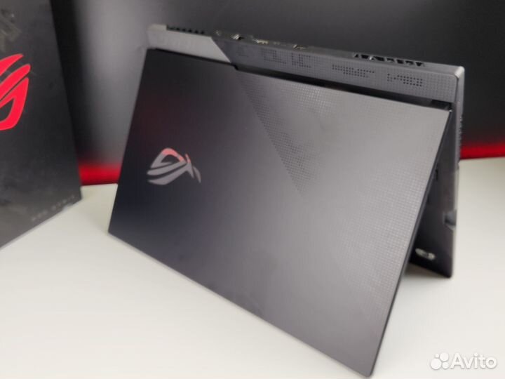 Asus ROG Strix Scar 17 RTX 3070 Ryzen 9 16/1TB SSD