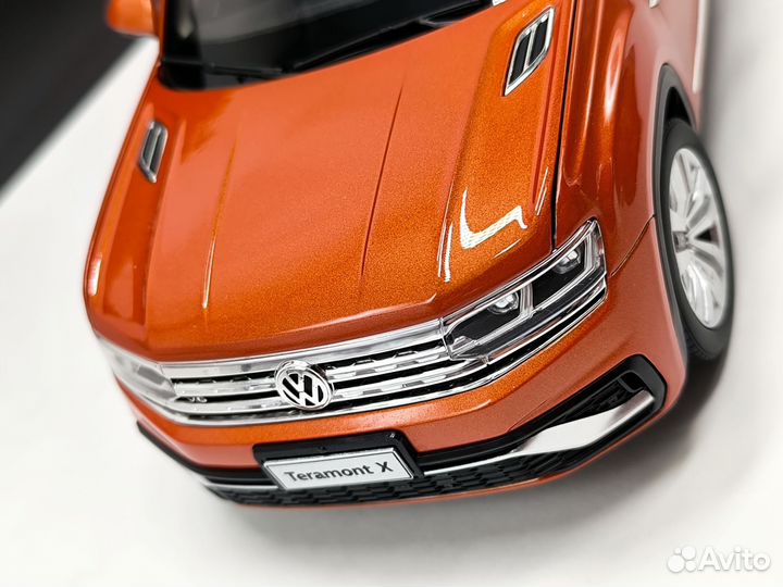 Volkswagen Teramont X, 1:18, в наличии