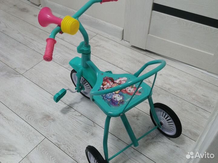 Трехколесный велосипед для малышей