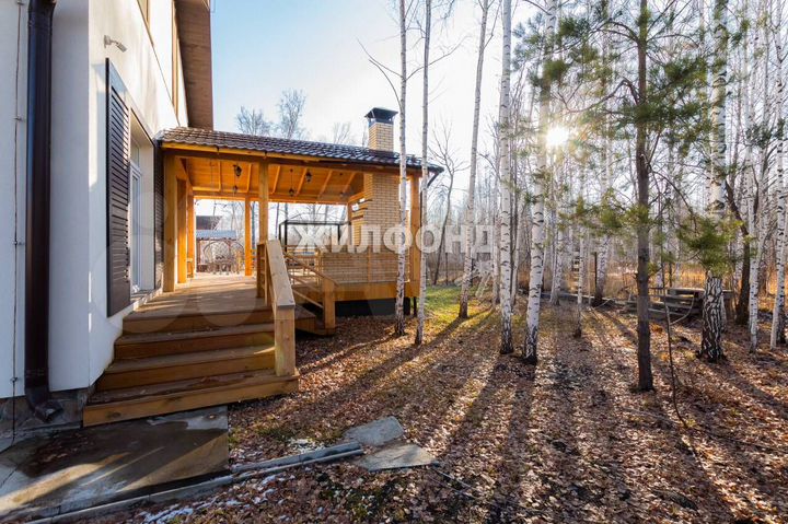 Дом 323,2 м² на участке 10,7 сот.