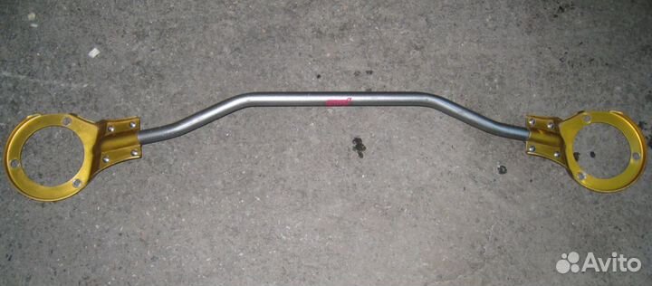 Передняя верхняя распорка STI Genome на Subaru