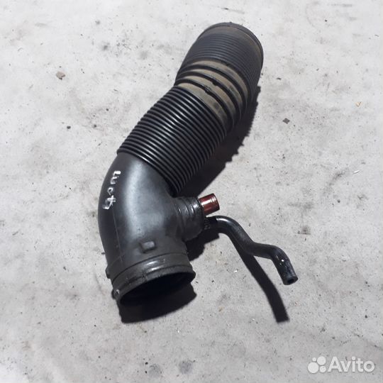 Воздушный патрубок 1,6 AKL VW Гольф 4 Октавия А4