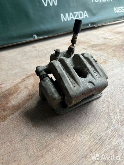 Суппорт тормозной задний левый Kia Quoris 1 G8BE