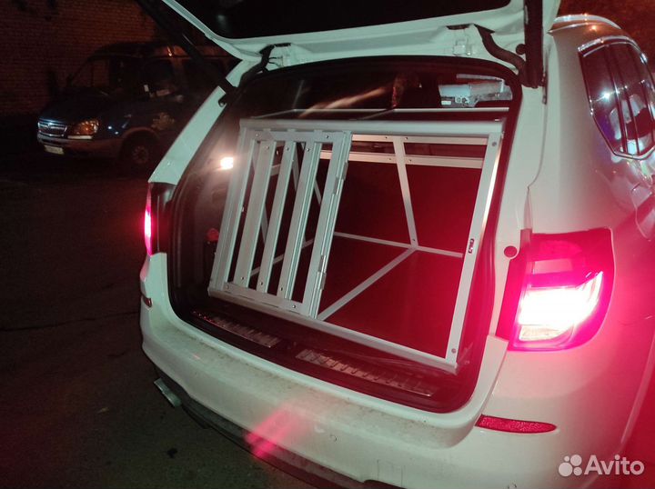 Клетка / будка для собаки в машину