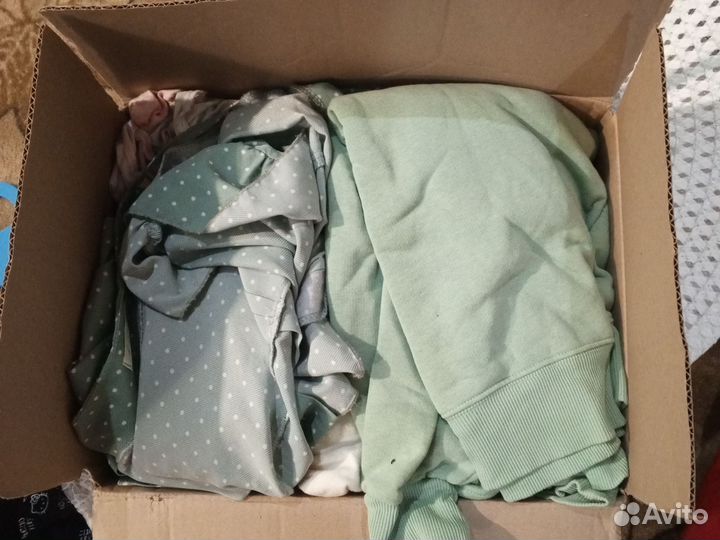 Вещи детские и взрослые коробкой