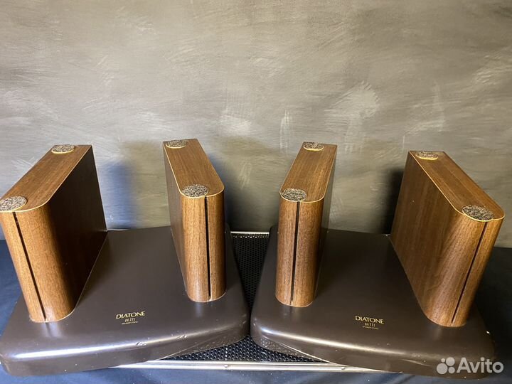 Подставки под акустику фирменные (Япония)