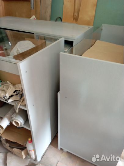 Стол ветрина