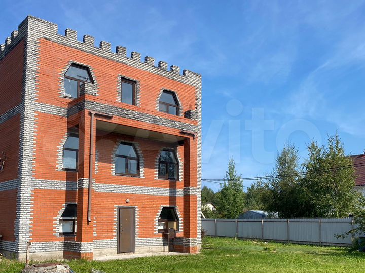 Дом 225 м² на участке 8 сот.