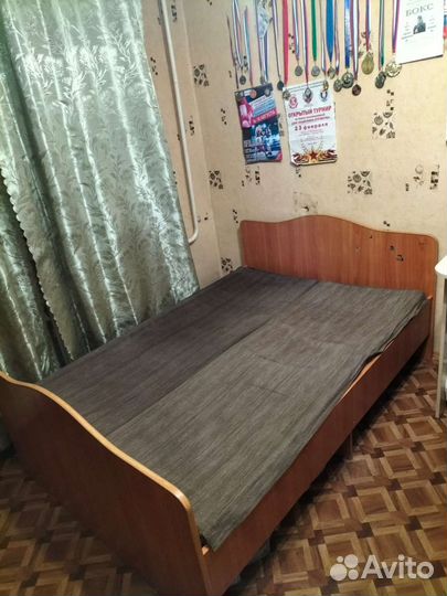 Кровать