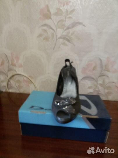 Босоножки новые