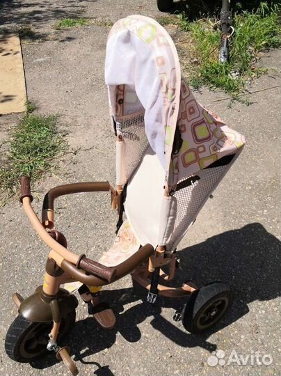 Детский трехколесный велосипед с ручкой