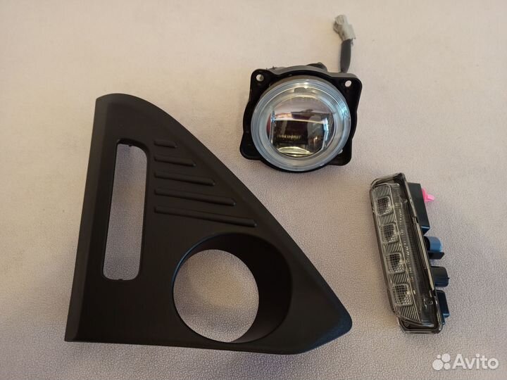 Фара противотуманная Toyota Roomy правая комплект