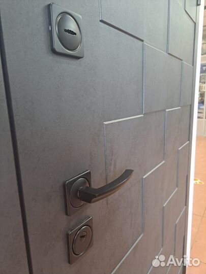 Входная дверь в квартиру Quadro