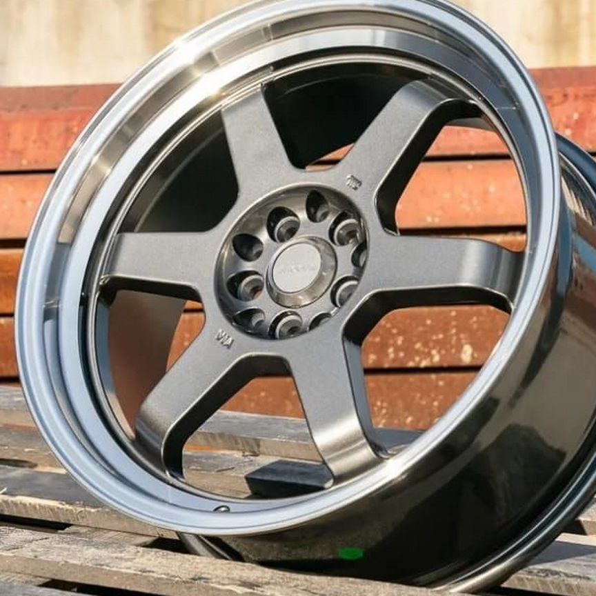 Литые диски RAYS Volk Racing TE37 8×R18 5×114.3