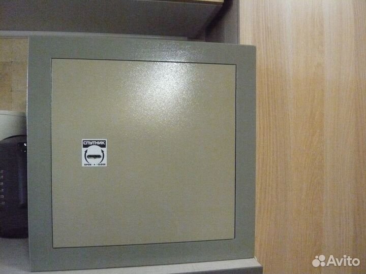 Сейф металлический