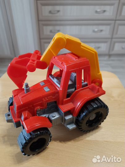 Трактор игрушки
