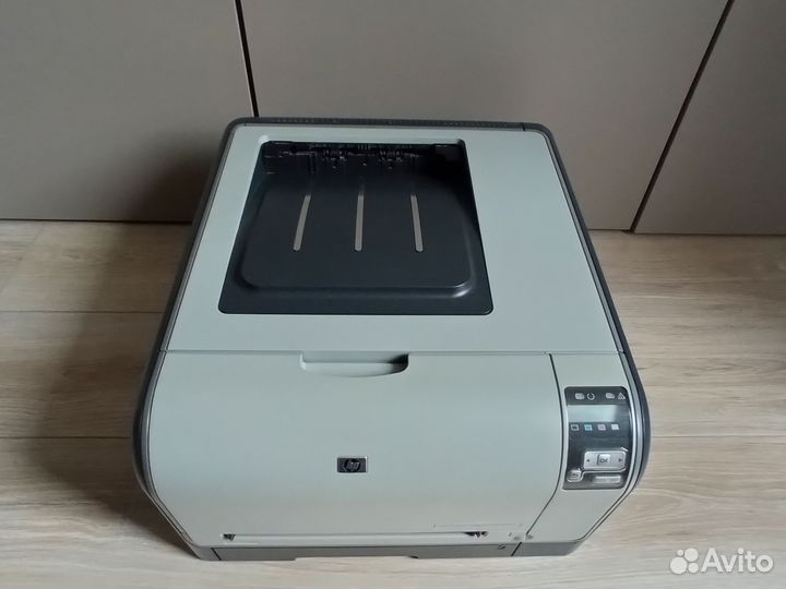 Цветной лазерный принтер HP CP1515