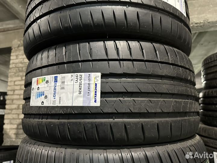 Michelin Pilot Sport 4 S 255/35 R20 97Y